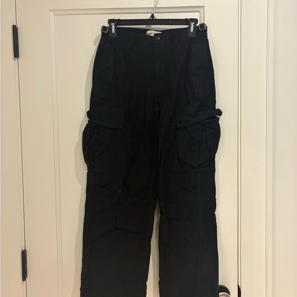 TNA Women’s Black Cargo Pants - Picture 2 of 5